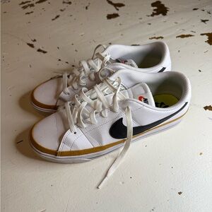 Nike Court Legacy women’s size 8.5